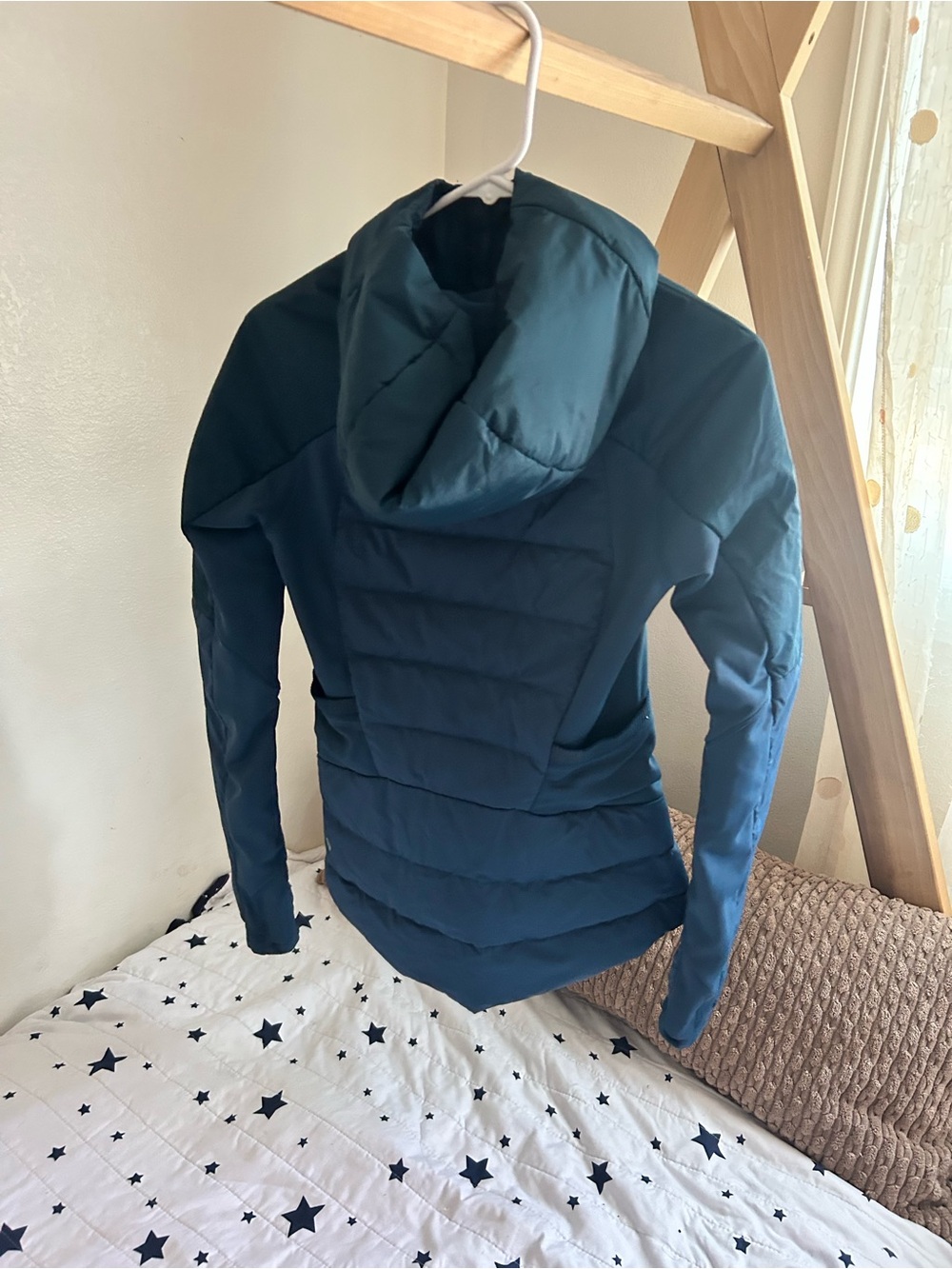 lululemon athletica Teal Hooded Lightweight Puffer Jacket - Picture 2 of 4